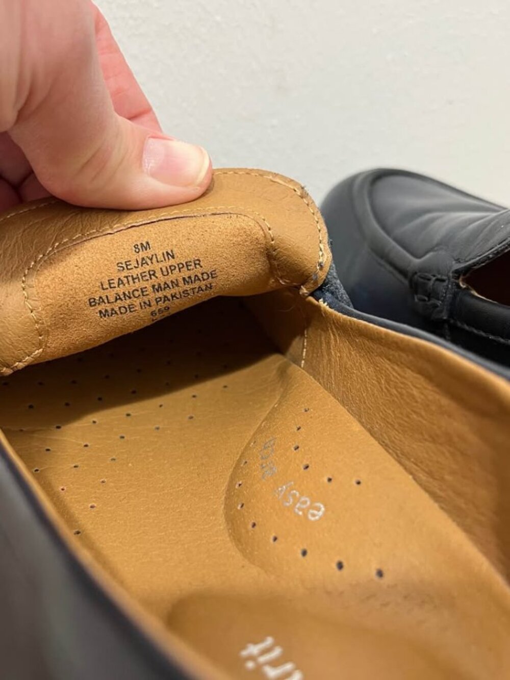 Size 8 Easy Spirit Deep Navy Leather Jaylin Almond Toe Loafer | Preppy Old Money - Picture 8 of 9